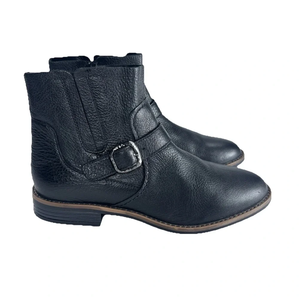 NEW Clarks Ankle Chelsea Boots 9.5 Black Leather Buckle Moto Grunge Biker - Picture 1 of 7